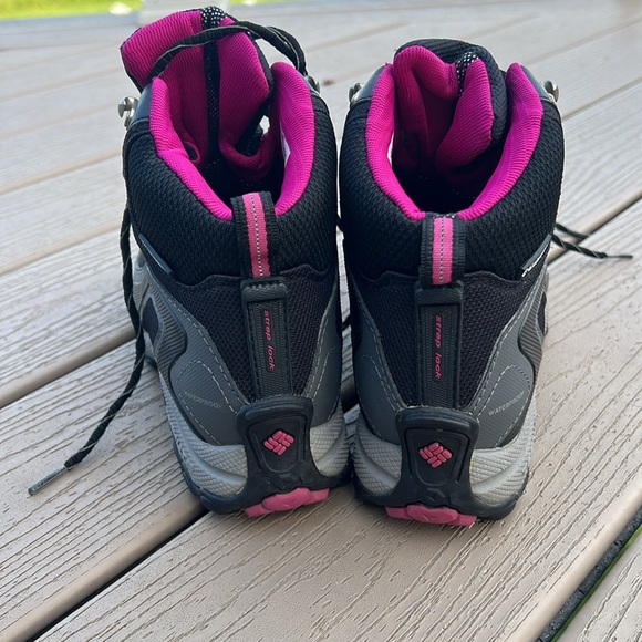 Women’s Columbia Omni-heat waterproof hiking boots, size 8 - Picture 3 of 9